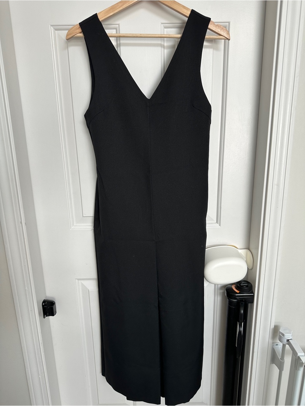 OAK + FORT Black V‑Neck Sleeveless Midi Dress - OS